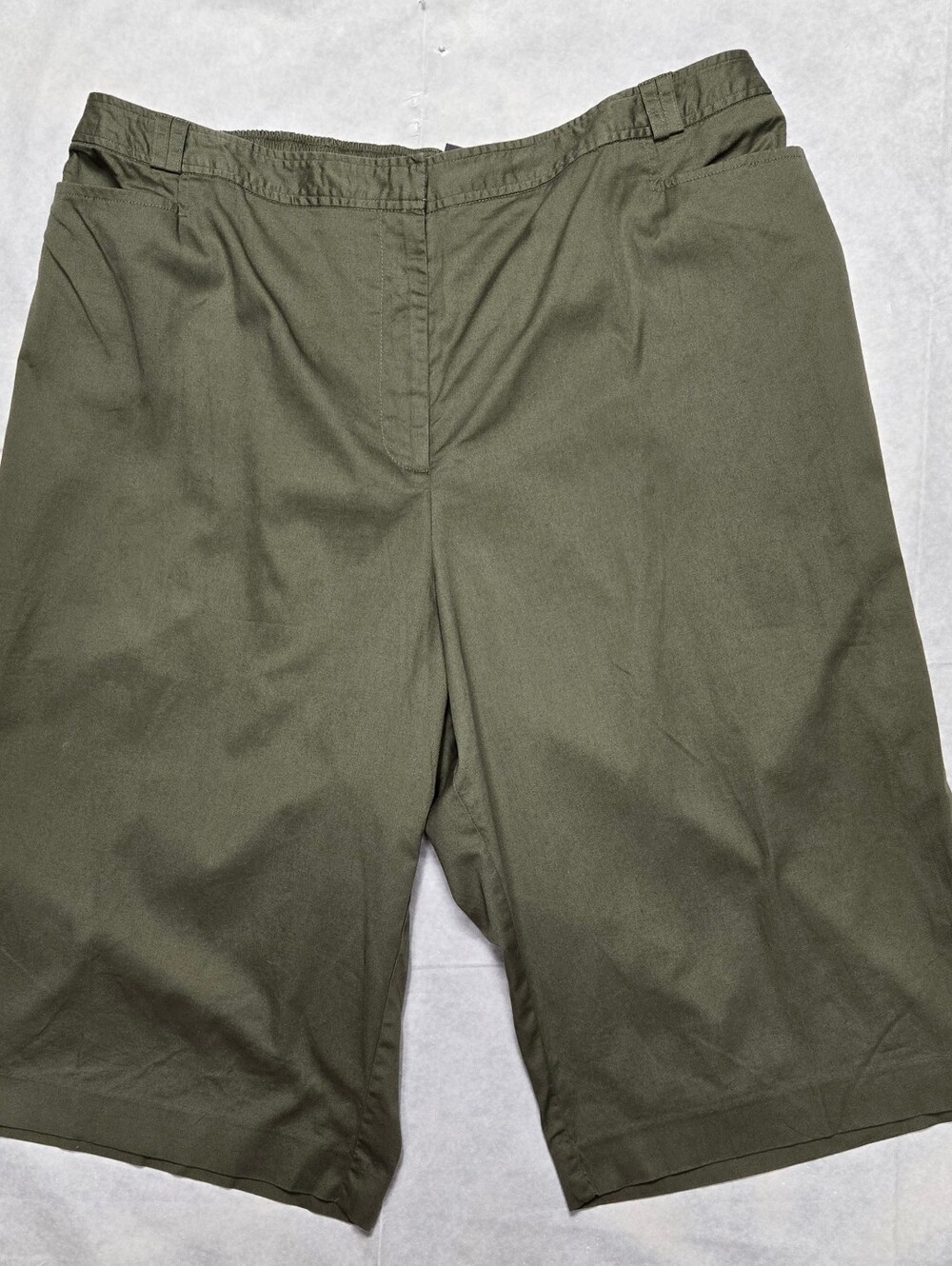 La Vita 20W Olive Green Shorts Capris Bermuda Gauchos Culottes Knee Length